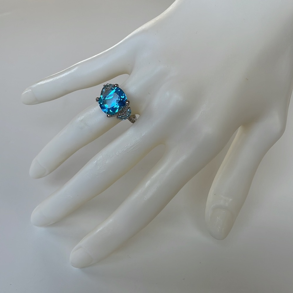 NWOT Blue Topaz Ring 5 ct. t.w. & White Topaz 1/4 ct. - Picture 5 of 11